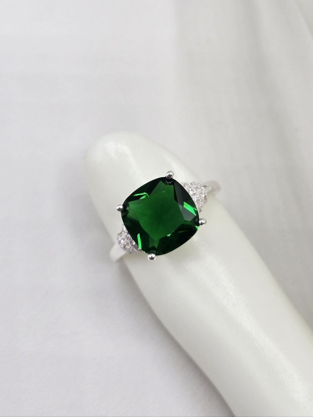 Swarovski Crystal Elements Silver Statement Ring Emerald Green Size 6.75 Bridal - Picture 5 of 8
